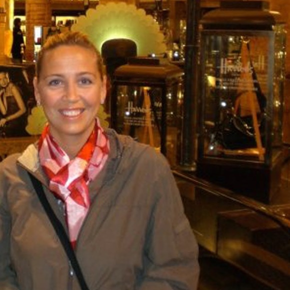 Meet your Posher, Robin - Picture 1 of 2